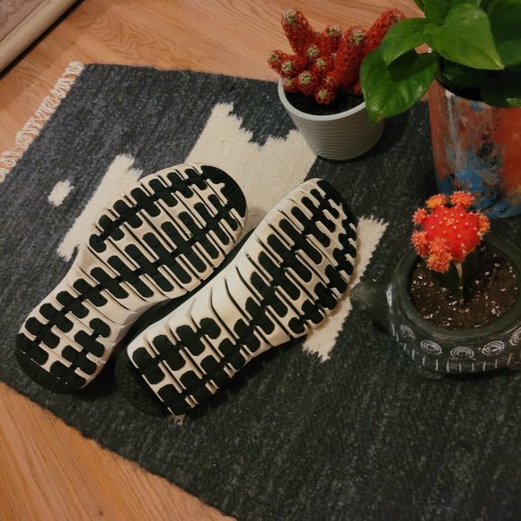 North Face Sneakers - Picture 3 of 5